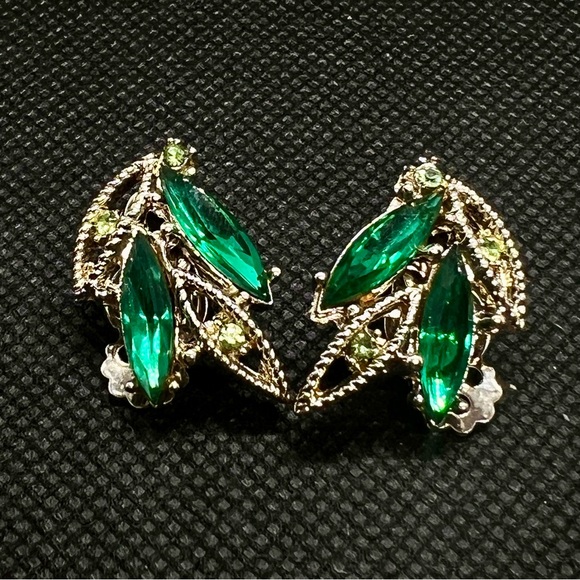 Juliana D&E Stunning Vintage Clip On Earrings Green Rhinestone Leaf - Picture 1 of 4